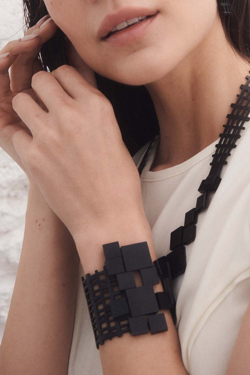 Brazalete Bauhaus Squares - Negro