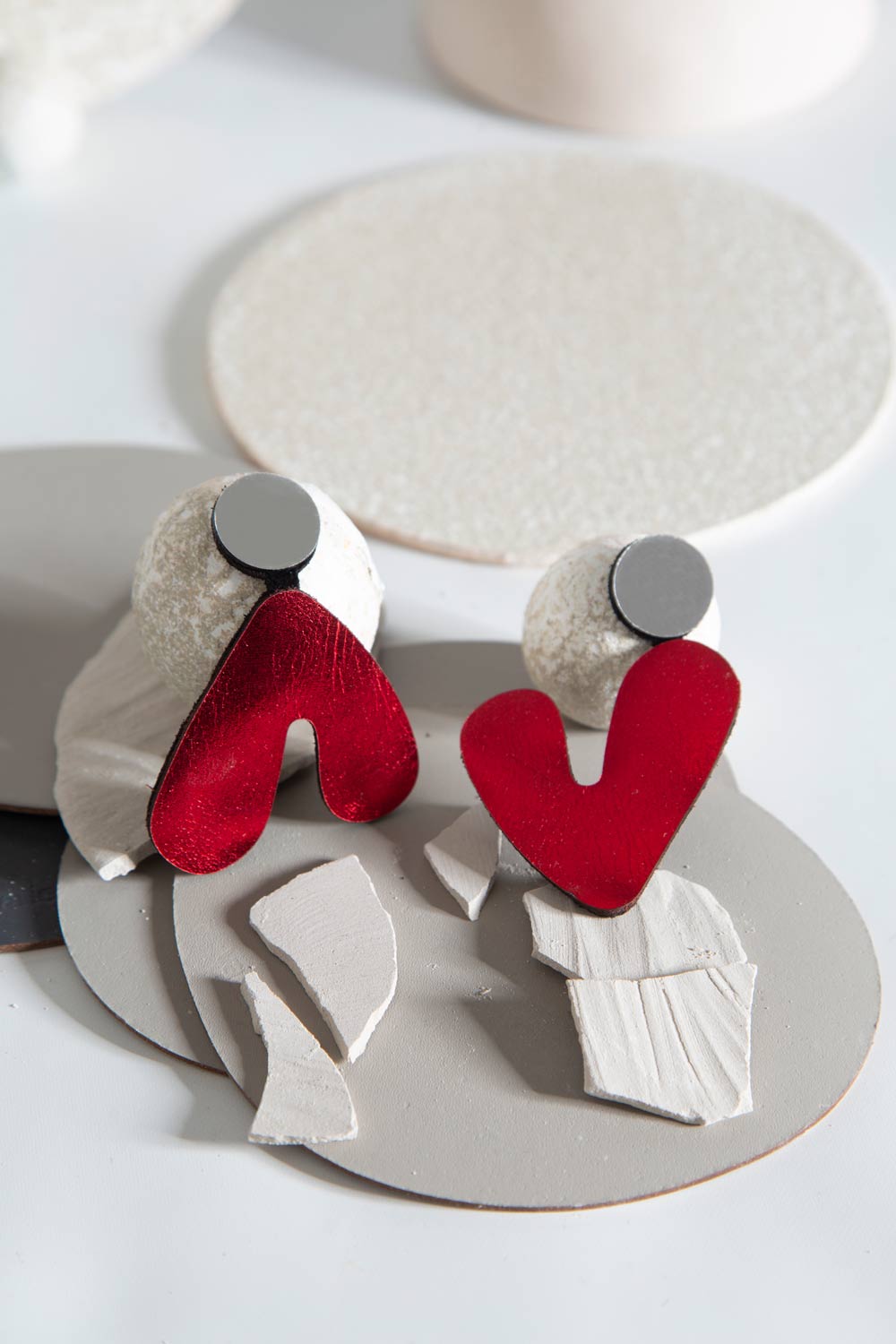 Audrey Earrings V Asymmetric - Silver/ Red