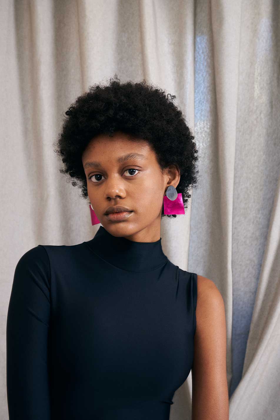 Audrey Earrings Pointed Squares - Silver/Fuchsia