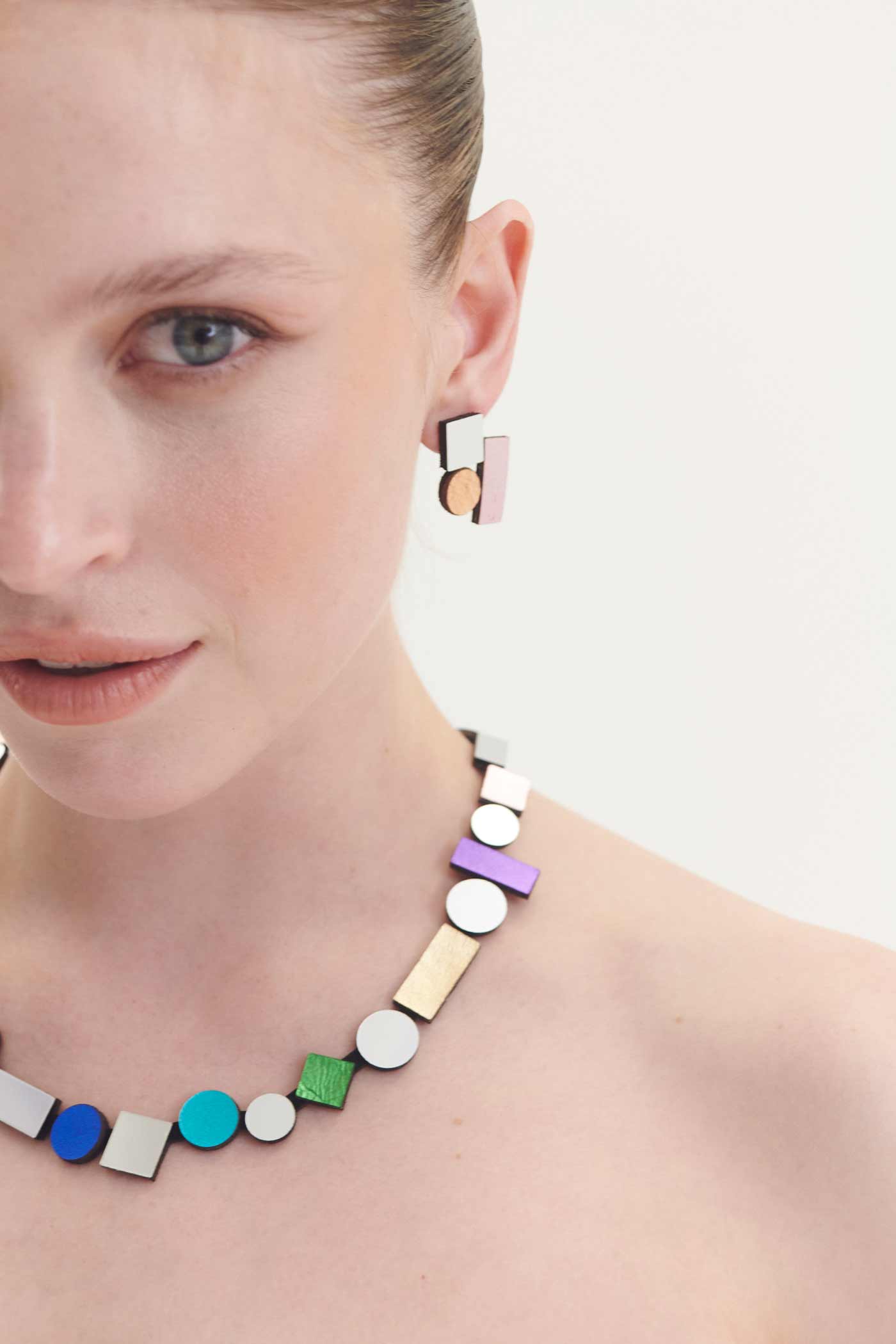 Bauhaus Necklace Round - Rainbow