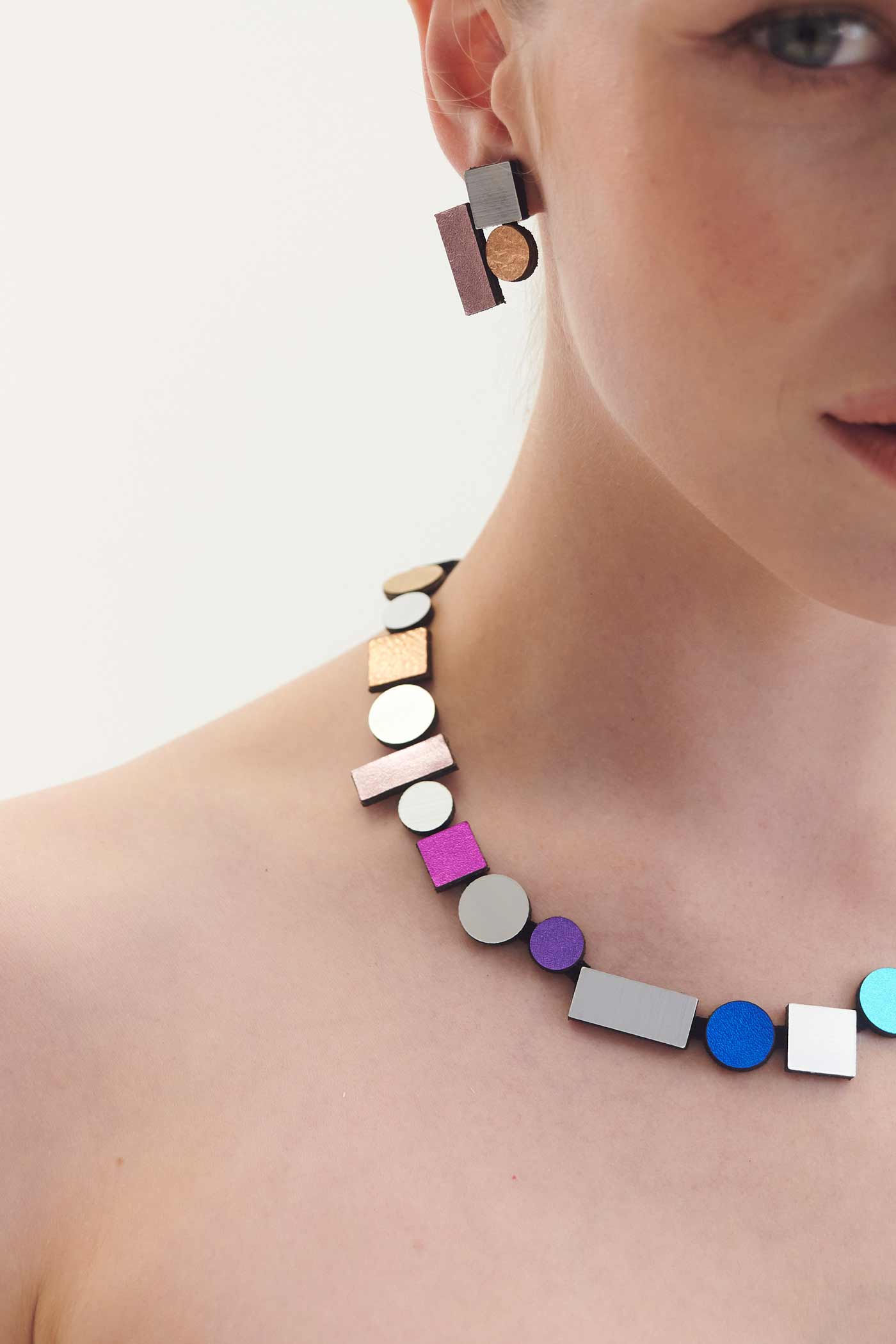 Bauhaus Necklace Round - Rainbow