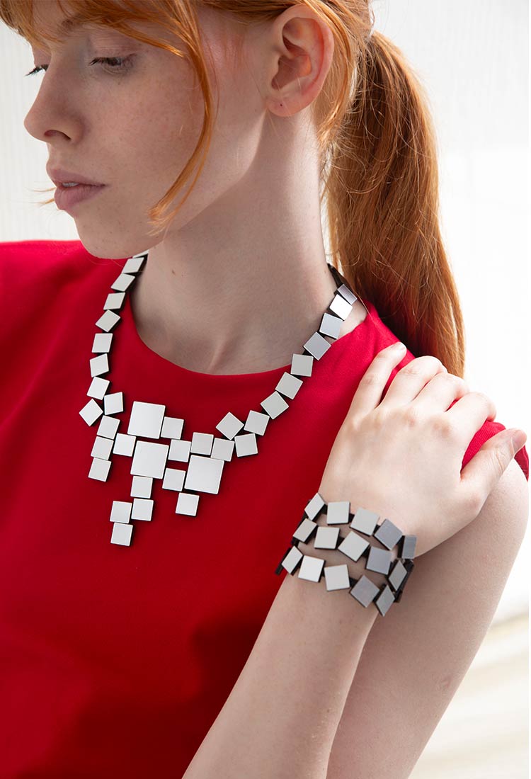 Bauhaus V Necklace Squares - Silver