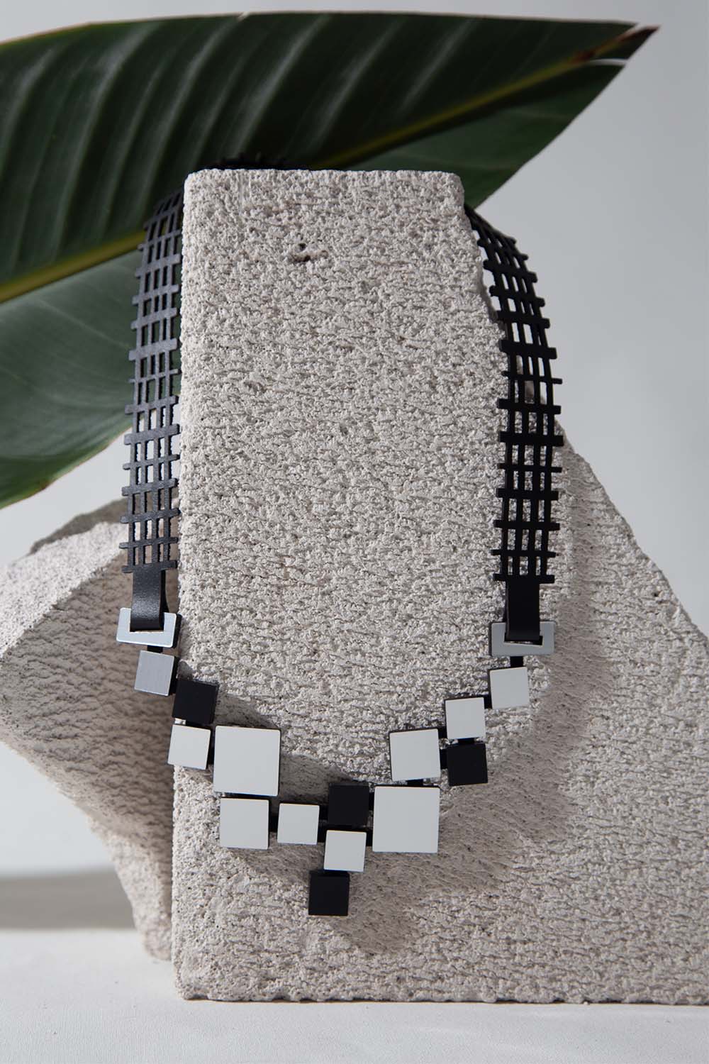 Bauhaus Necklace V Squares - Silver/Black