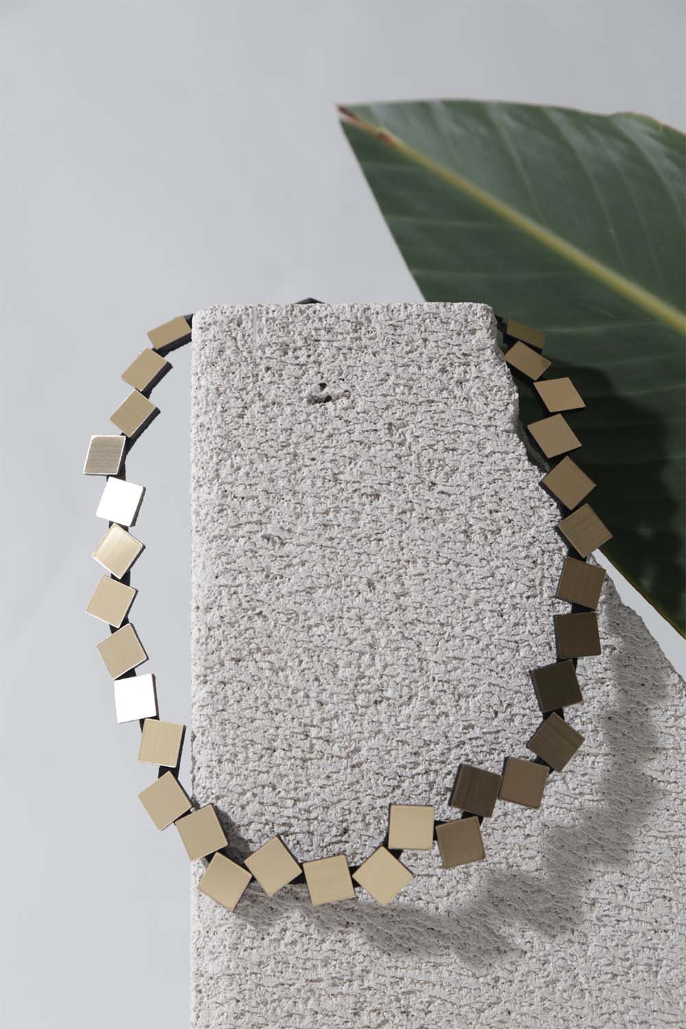 Bauhaus Necklace Round Squares - Gold