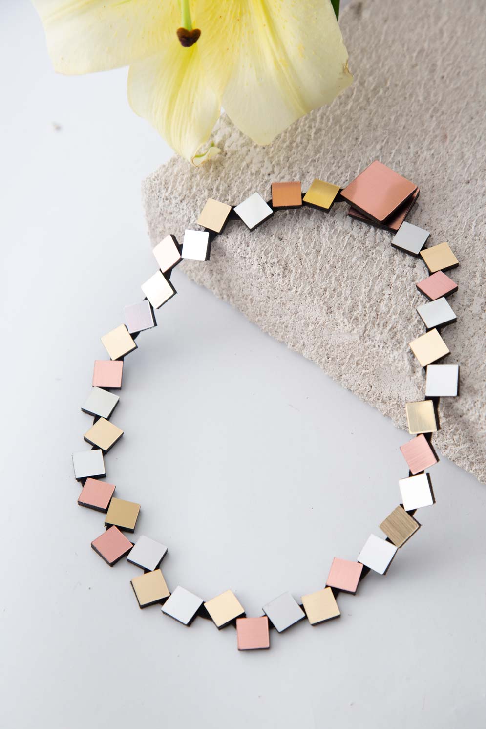 Bauhaus Necklace Round Squares - Silver/Gold/Cooper