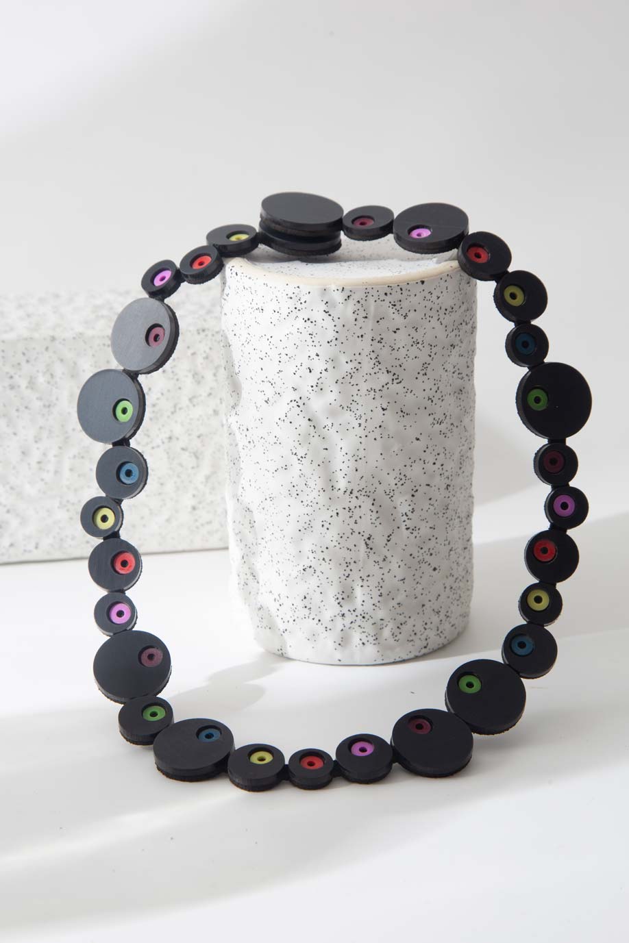 Abstraction Necklace Round Eyes - Black/Rainbow