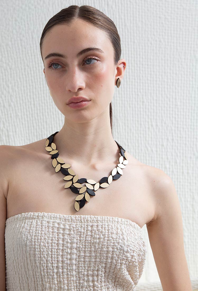 Kate Leaves V Necklace - Black/Gold