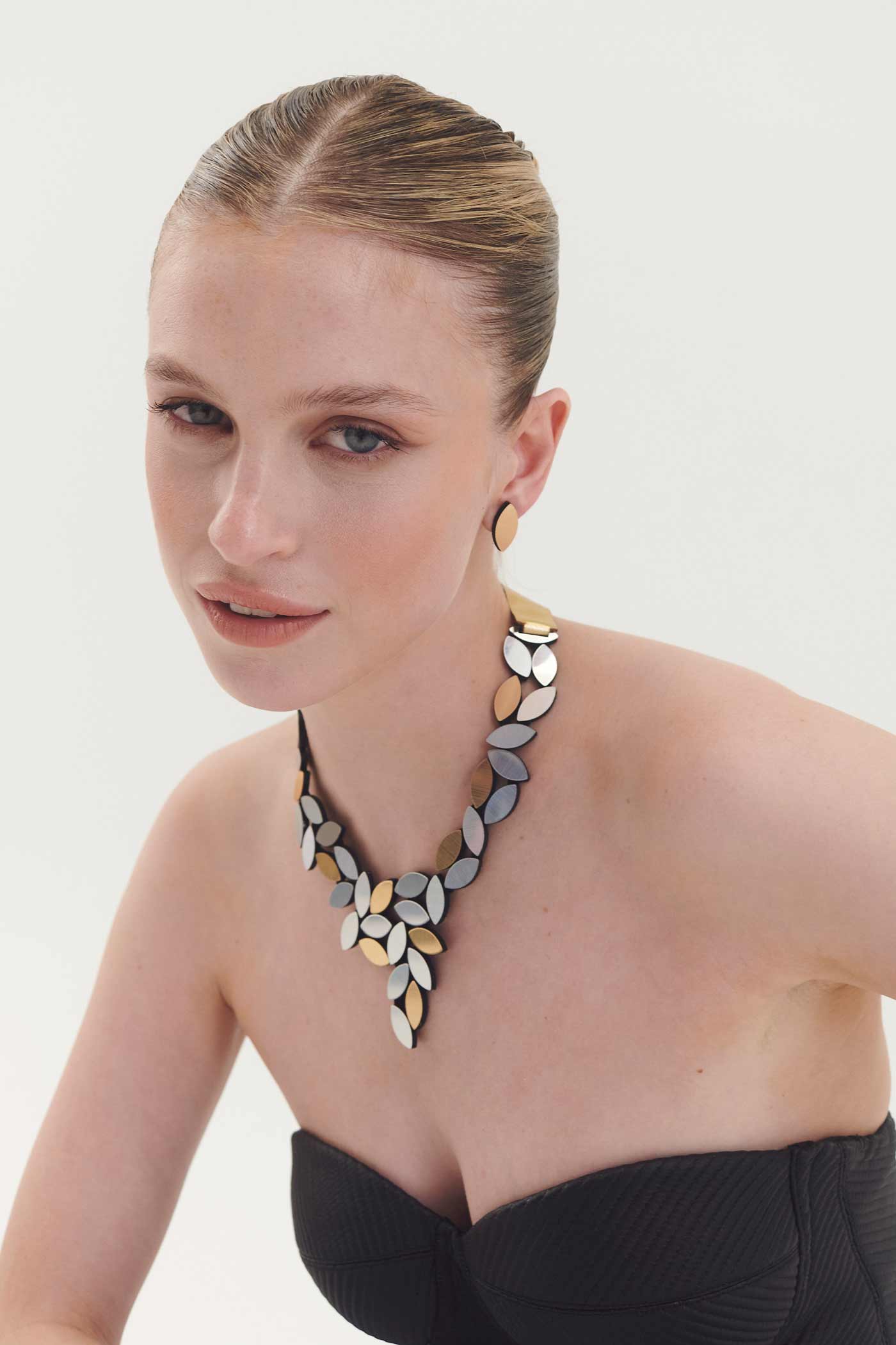Kate Leaves V Necklace - Silver/Gold