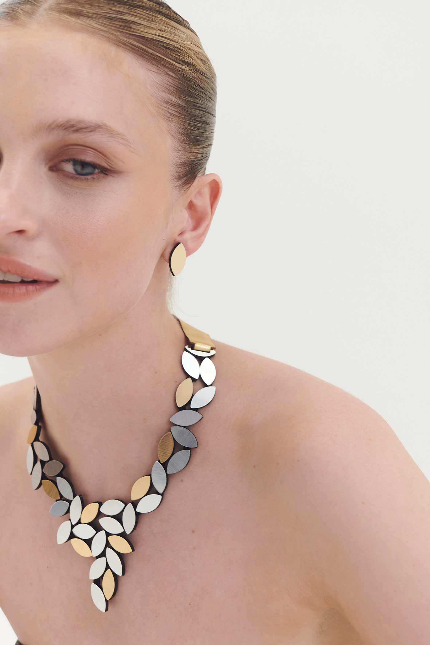 Kate Leaves V Necklace - Silver/Gold