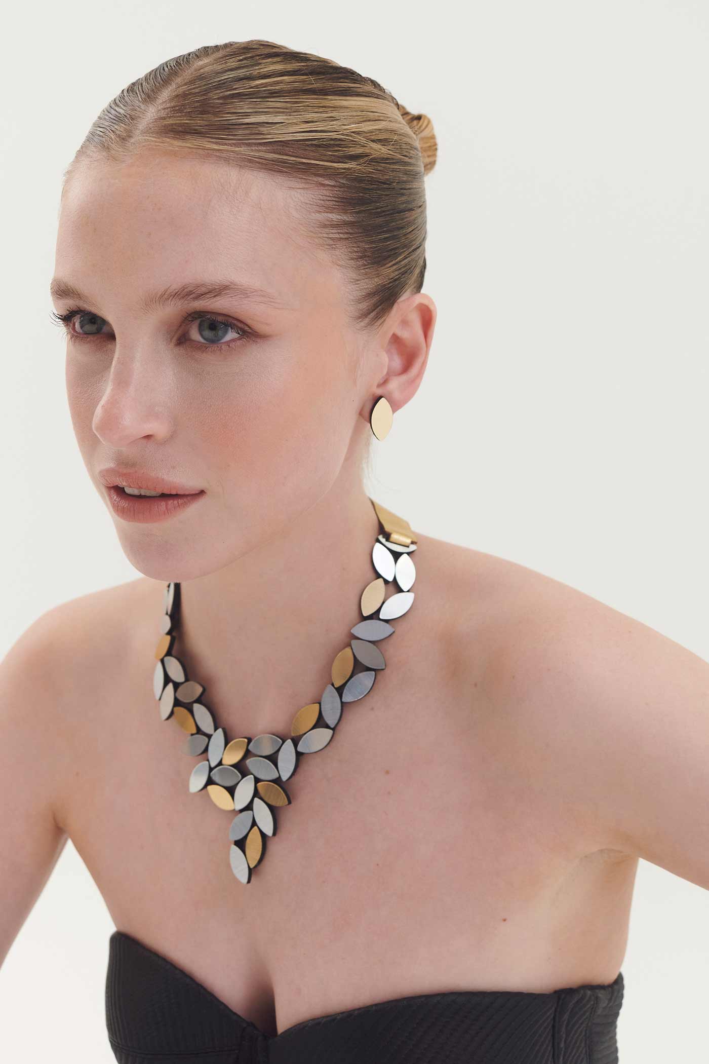 Kate Leaves V Necklace - Silver/Gold