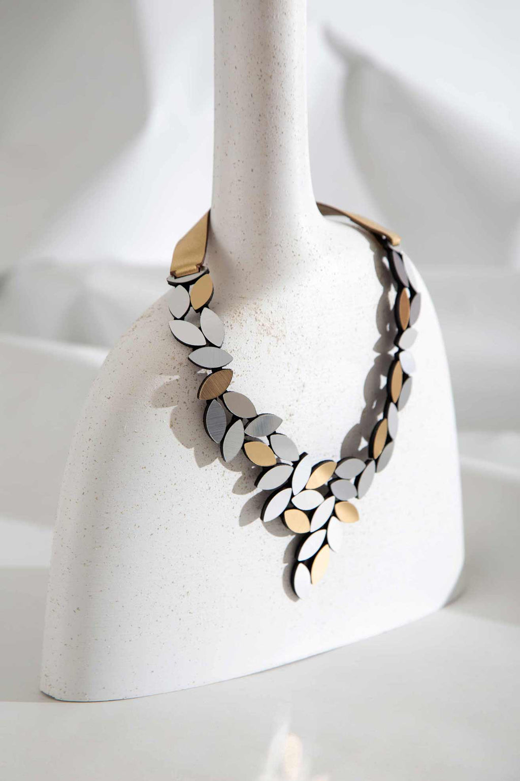 Kate Leaves V Necklace - Silver/Gold