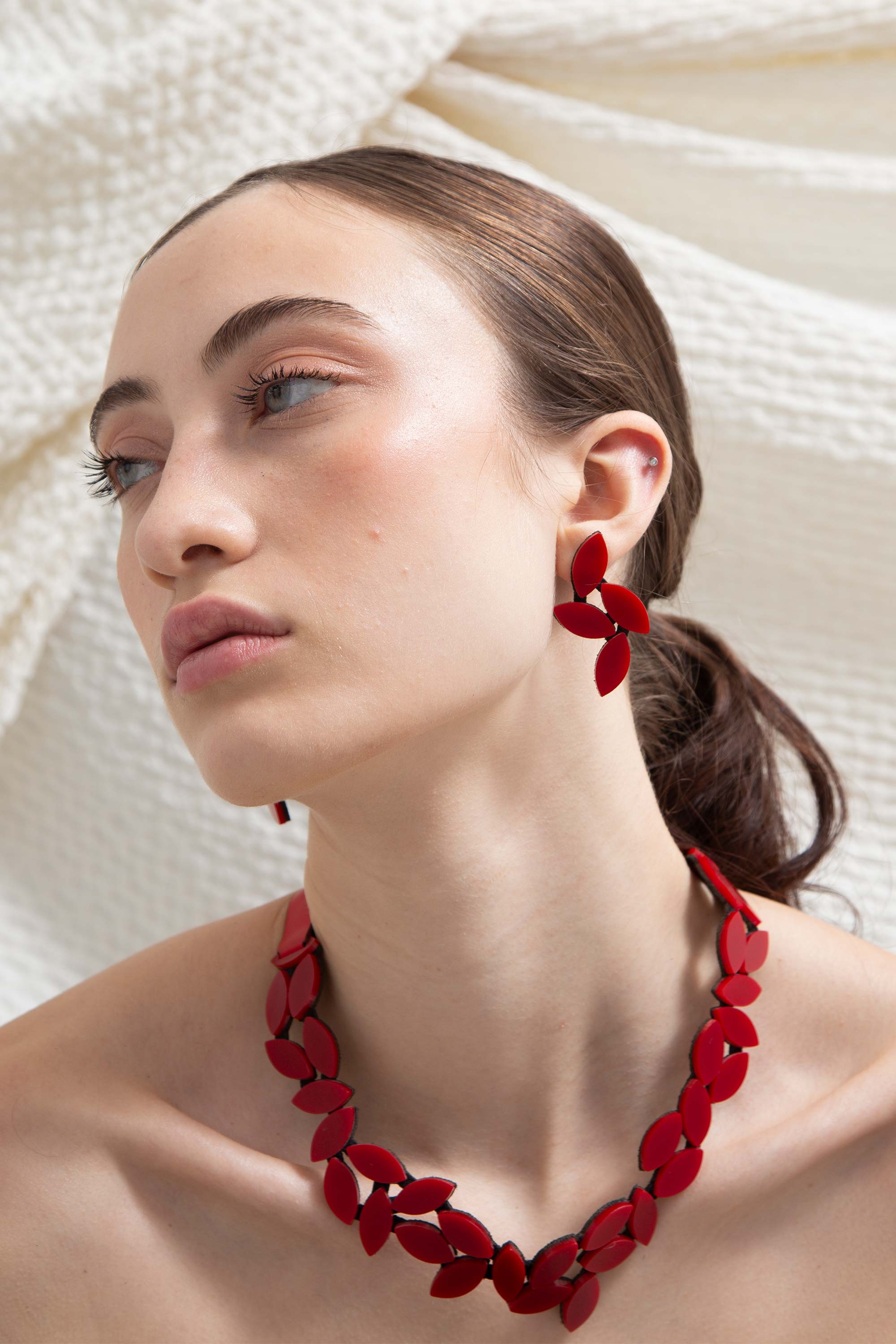 Kate Leaves Earrings Medium - Red