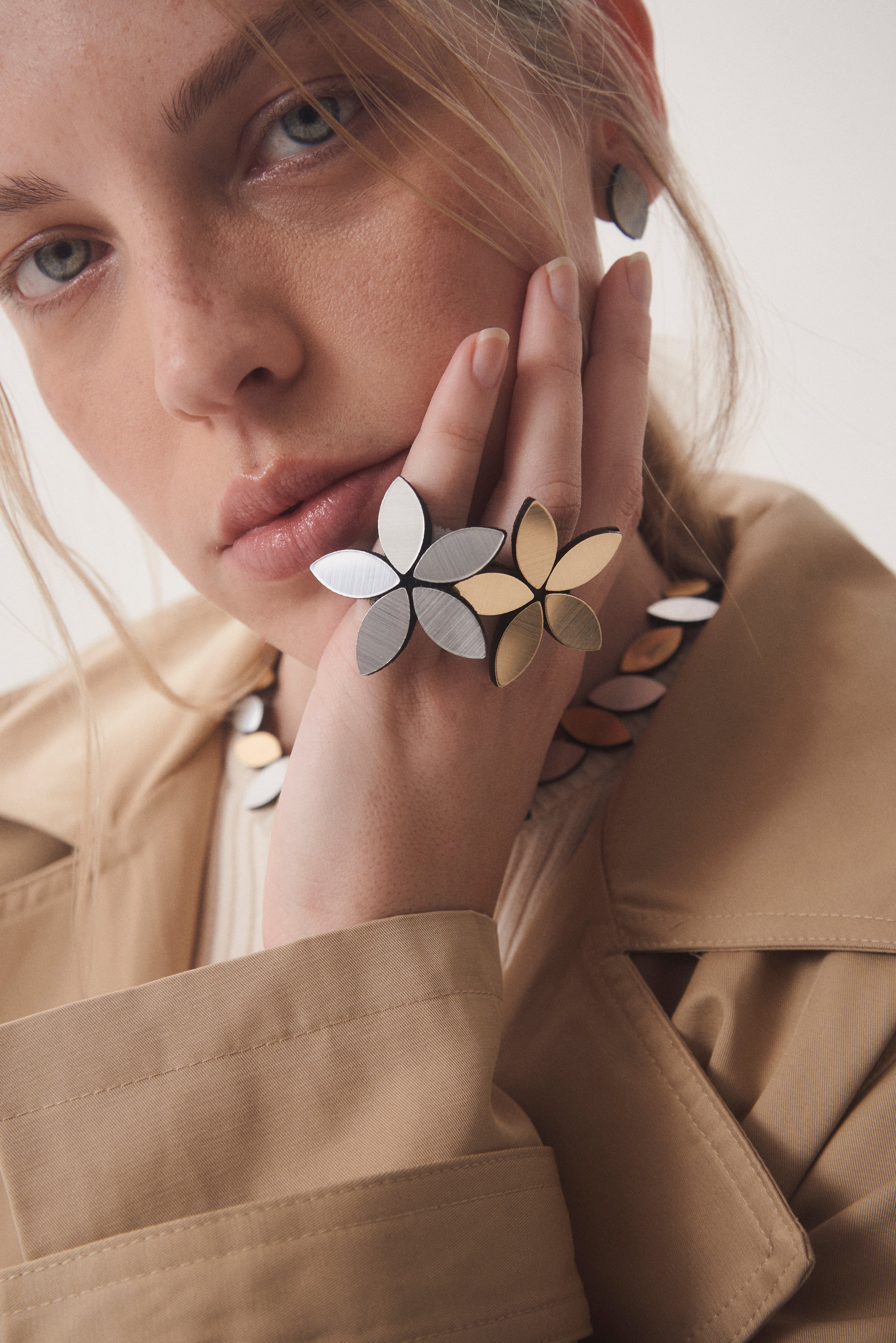 Kate Leaves Flower Ring - Gold