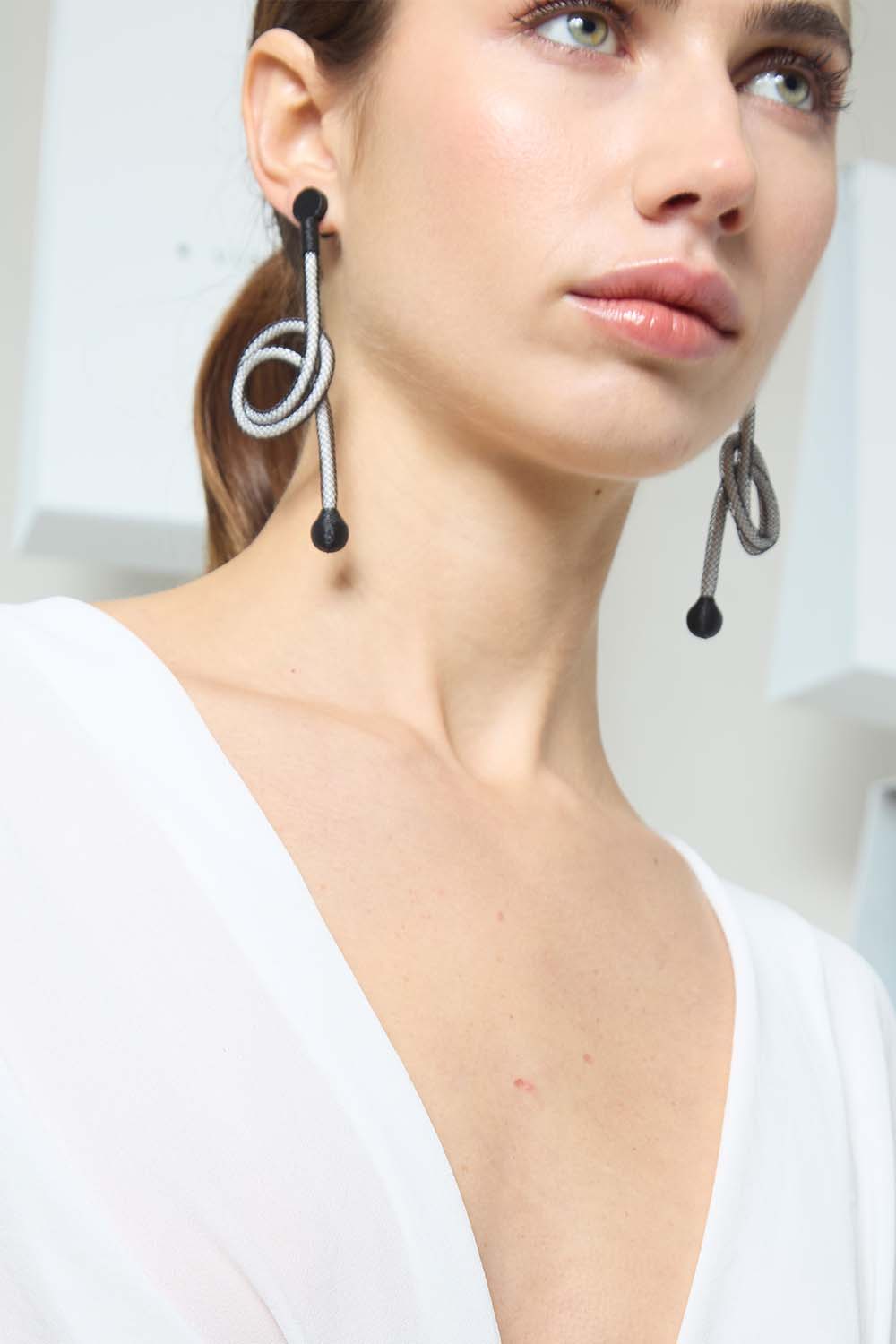 Life Knot Earrings - Black/White