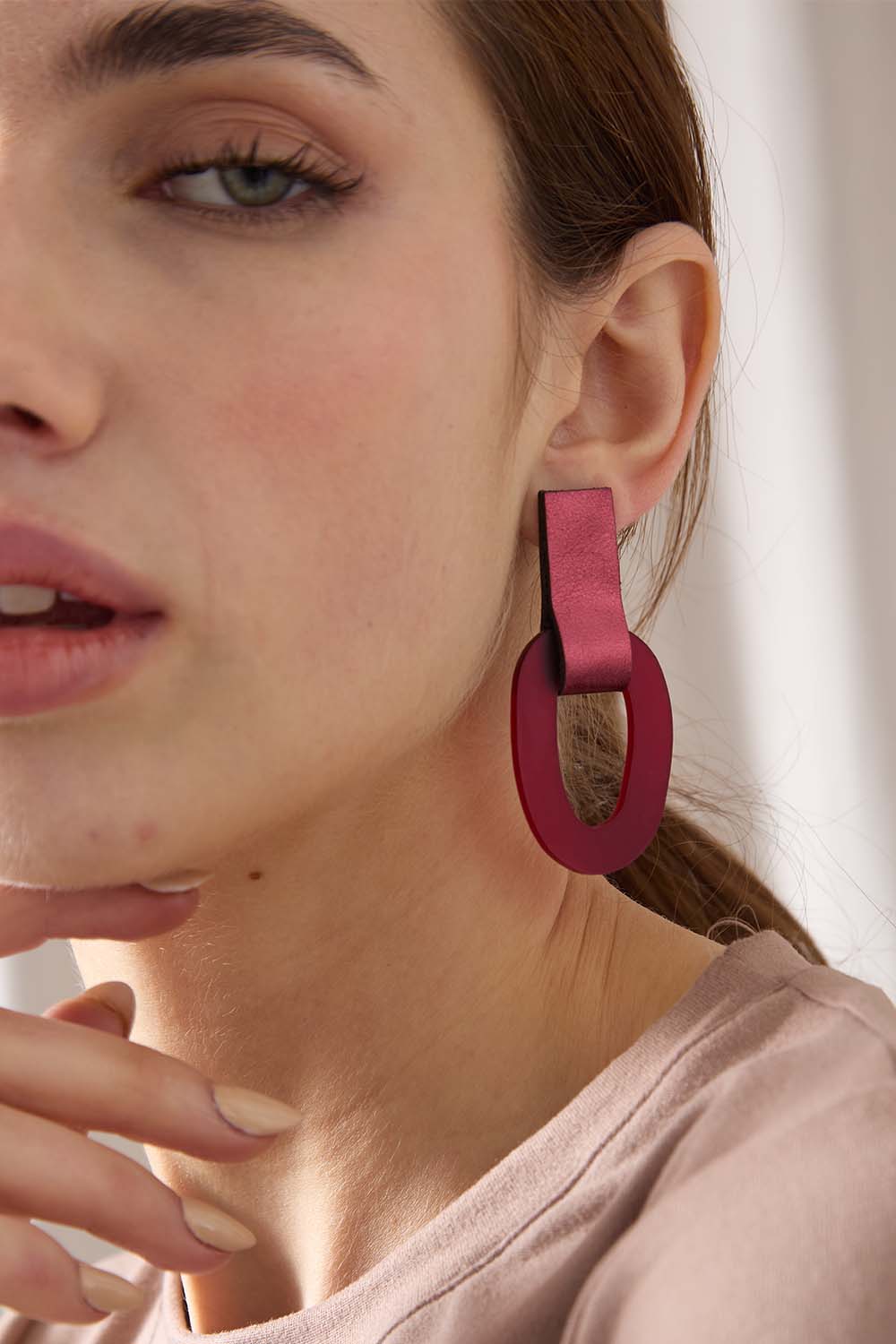 Miss Link Earrings Short - Burgundy