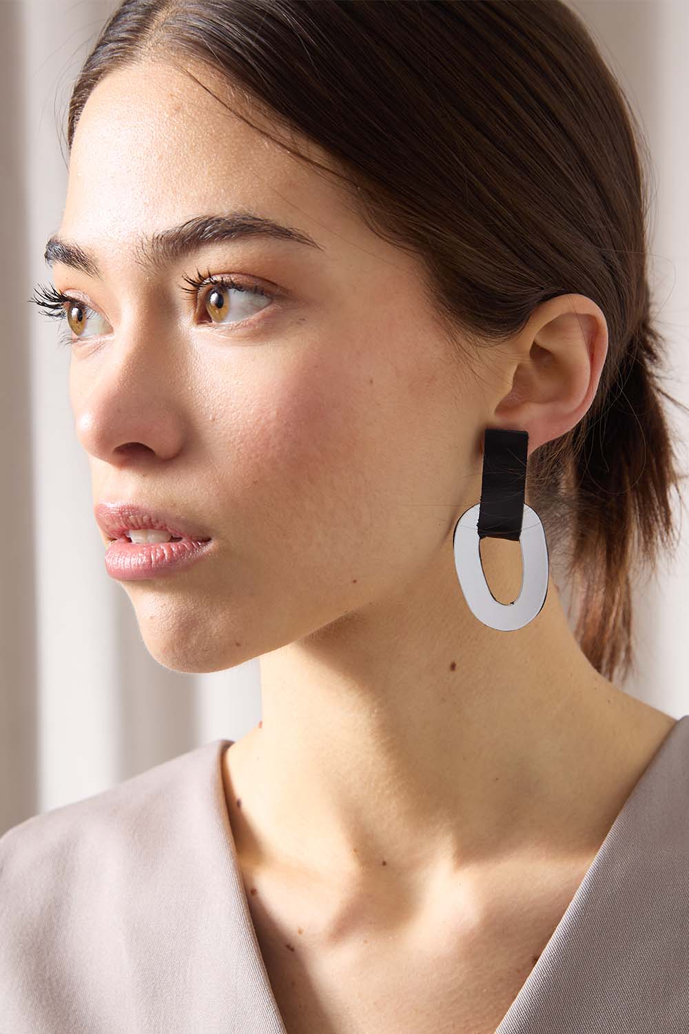Miss Link Earrings Short - Silver/Black