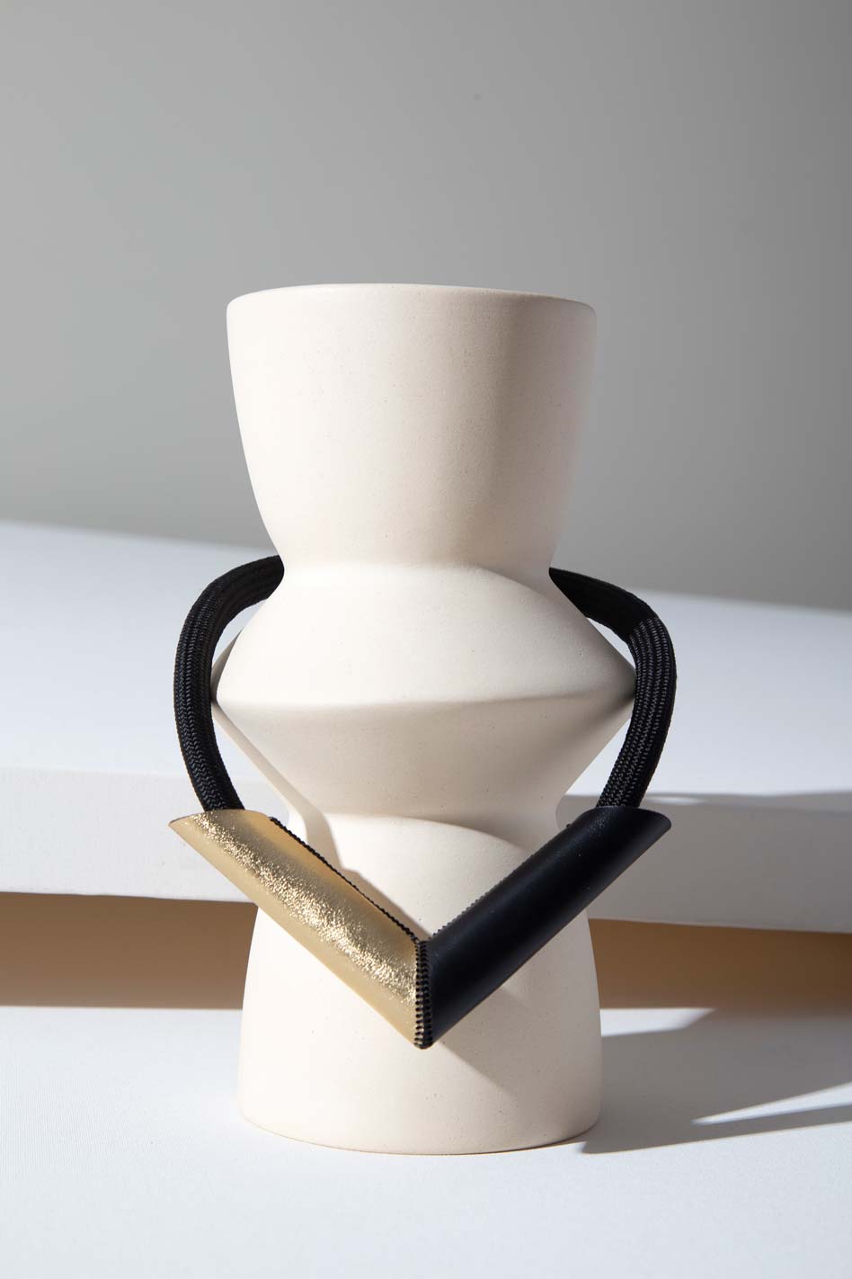 Tube V Necklace - Black/Gold