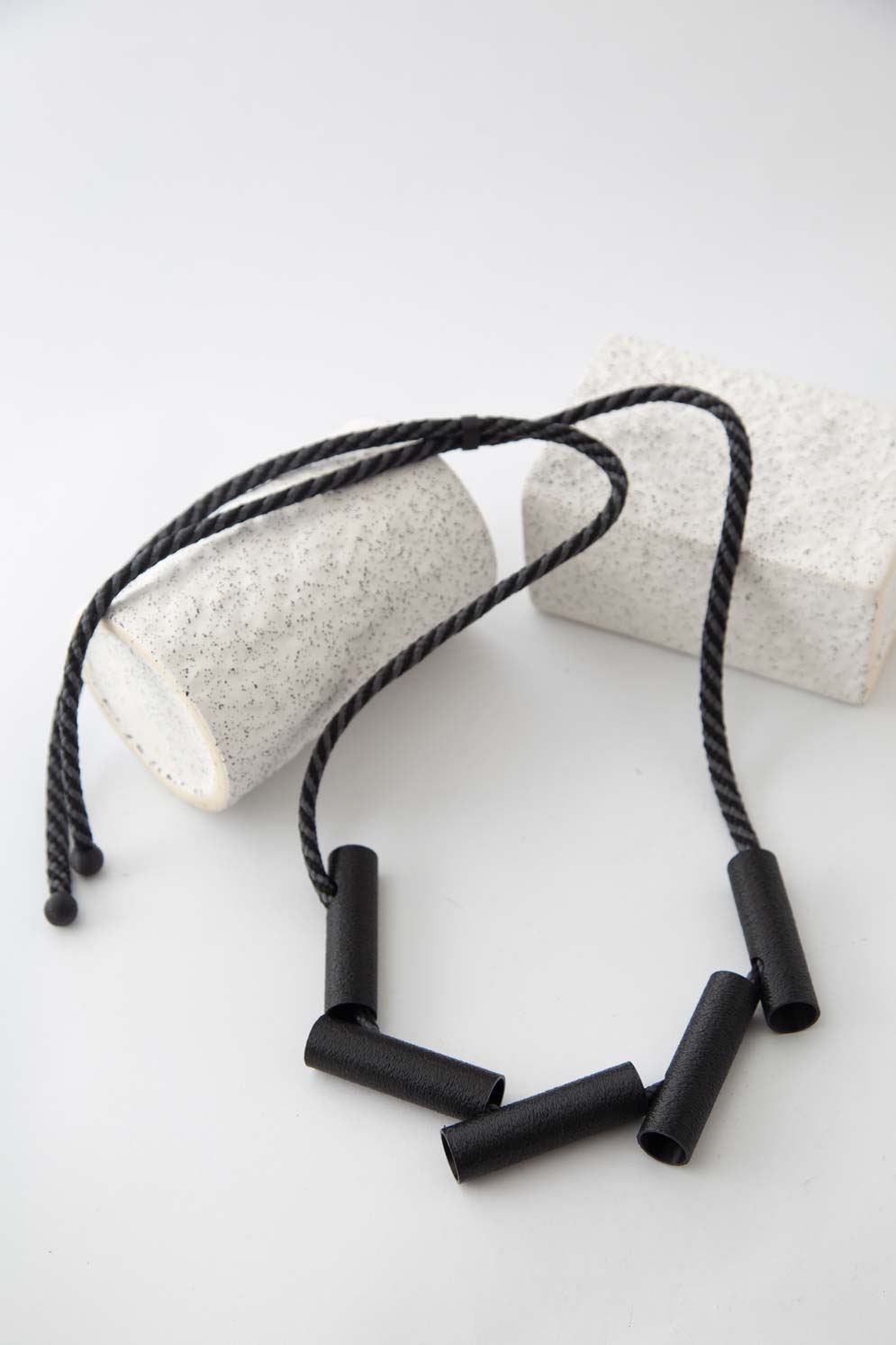 Tube Necklace 5 Tubes - Black/Gray