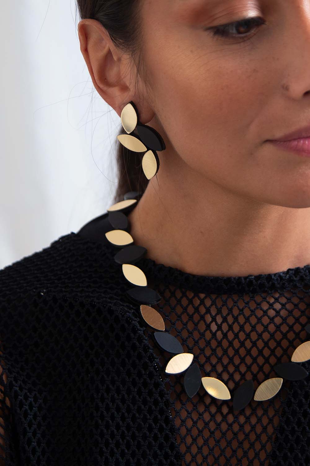 Kate Leaves Earrings Medium - Black/Gold